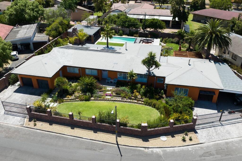 Garten Wohnung Mit Pool, 2 Schlafzimmer Cidade Do Cabo Exterior foto